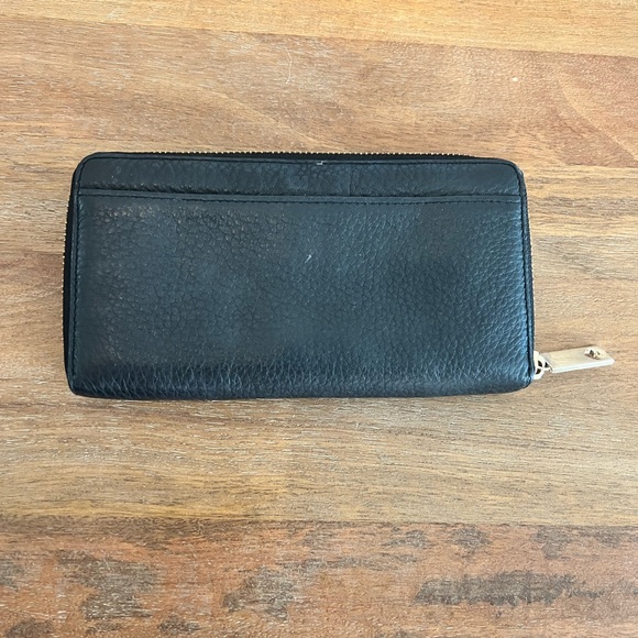 Kate Spade Zip Around Wallet. - Picture 4 of 16